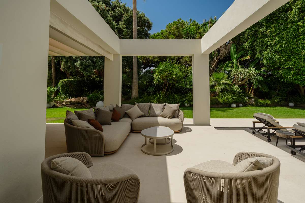 Chill-out exterior